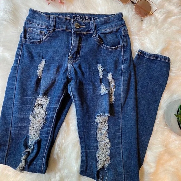 Blue Republic Denim - ⭐️5/$15⭐️ Distressed Jeggings